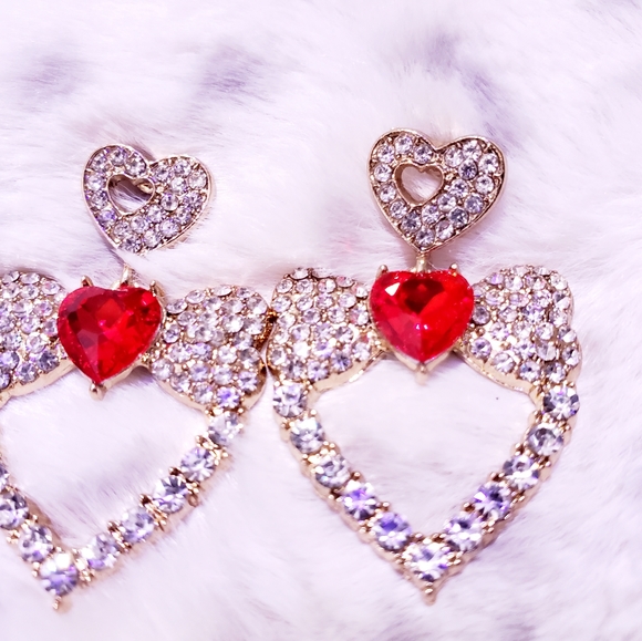 Gold ruby red and white crystal heart drop earring - Picture 6 of 11